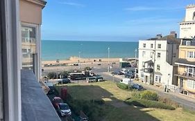 Garden Square Central 2 Bed & Sea-View